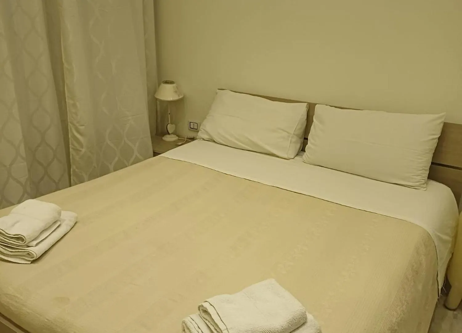 Bed & Breakfast Beb Chiaia Room Naples